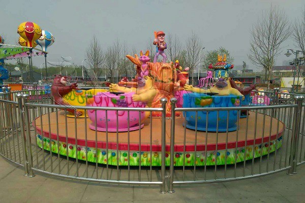 Kids park tea cup ride